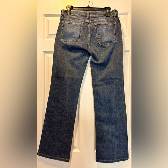 DKNY jeans size 8, stretchy and comfy, boot cut, zippered,30 length. - Picture 2 of 9